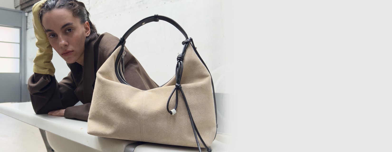 0209~0215	"COURONNE OUTLETS BEST ITEM SPECIAL OFFER"